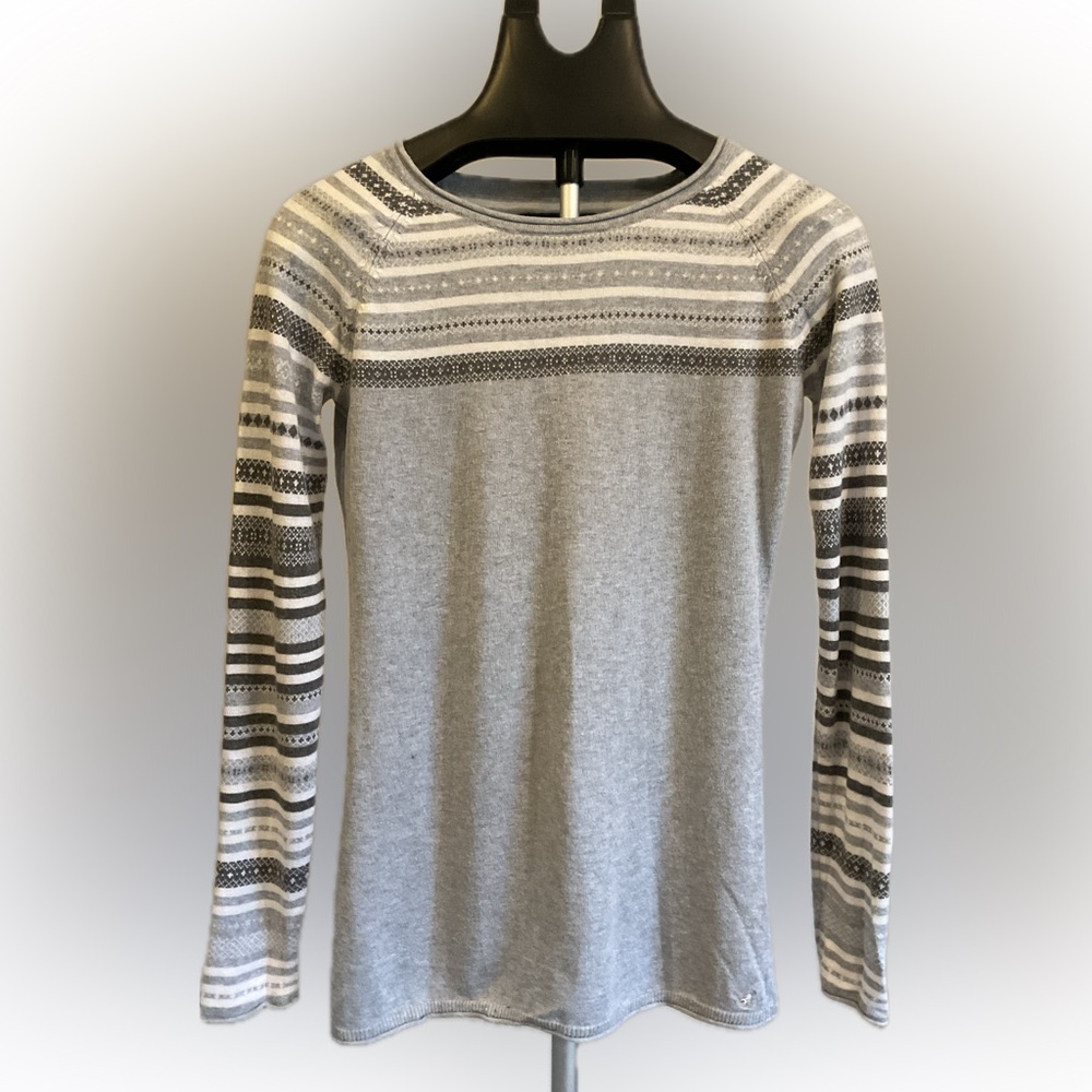 American Eagle Outfitters Women's Grey and White Sweater